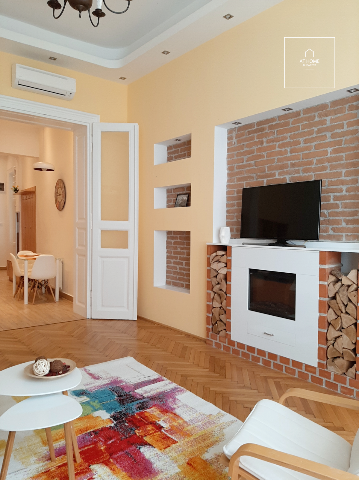 Renovated 65 sqm apartment with 1 bedroom in District VI