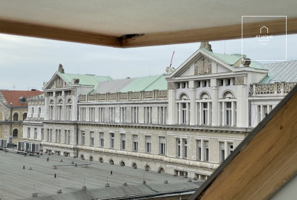 Tetőtéri 117 nm-es duplex lakás eladó Budapest V. kerület, Lipótváros