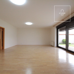Prostorný, luxusní rodinný dům 7+kk s terasou, Do Oříšků, Horoměřice