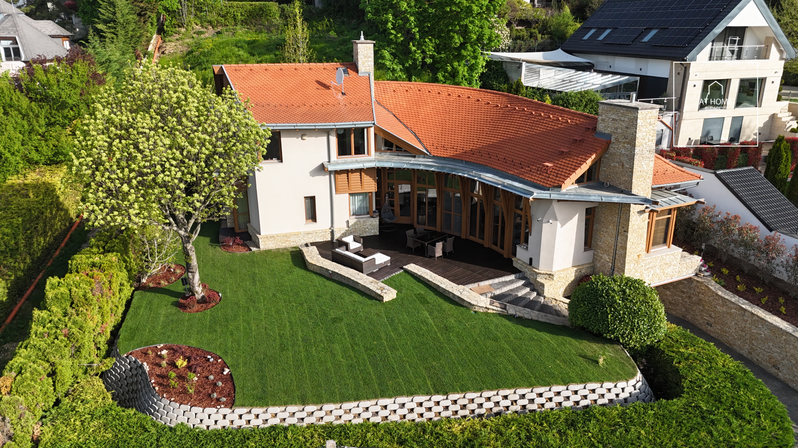 Ikonikus, Ybl-díjas tervezésű luxusvilla eladó Budapest egyik legexkluzívabb zöldövezetében
