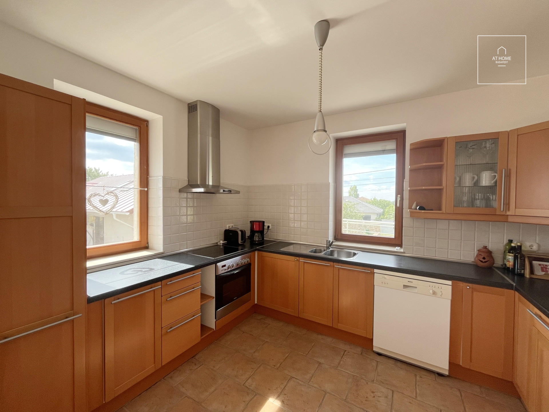 High-Quality Family Home for Sale in the Barackos Neighborhood of Budakeszi
