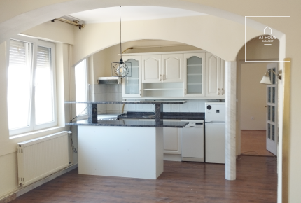 Bright, Panoramic Apartment for Rent in Szemlőhegy