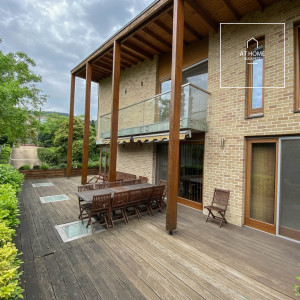 Renovated Three-Storey Family House with a 600 sqm Garden and Four-Car Garage in District III