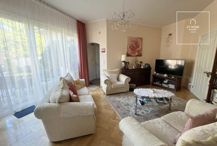 Family House for Sale in Remeteszőlős, on the Immediate Border of Budapest – Ideal for Multi-Generational Living or Investment