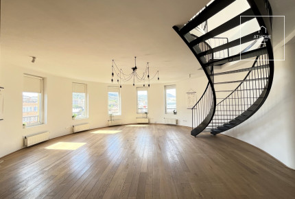 PANORÁMÁS DUPLEX SAROKLAKÁS IKONIKUS KUPOLÁVAL
