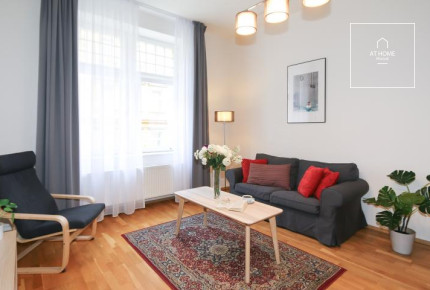 Příjemný zařízený byt 2+kk, Na Kozačce, Vinohrady