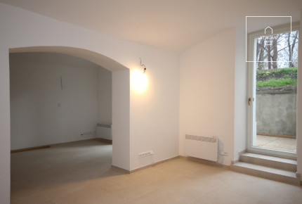 Nice bright commercial space, two rooms, Kubelíkova, Žižkov