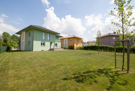Detached house with large garden, Pod Valem II., Průhonice